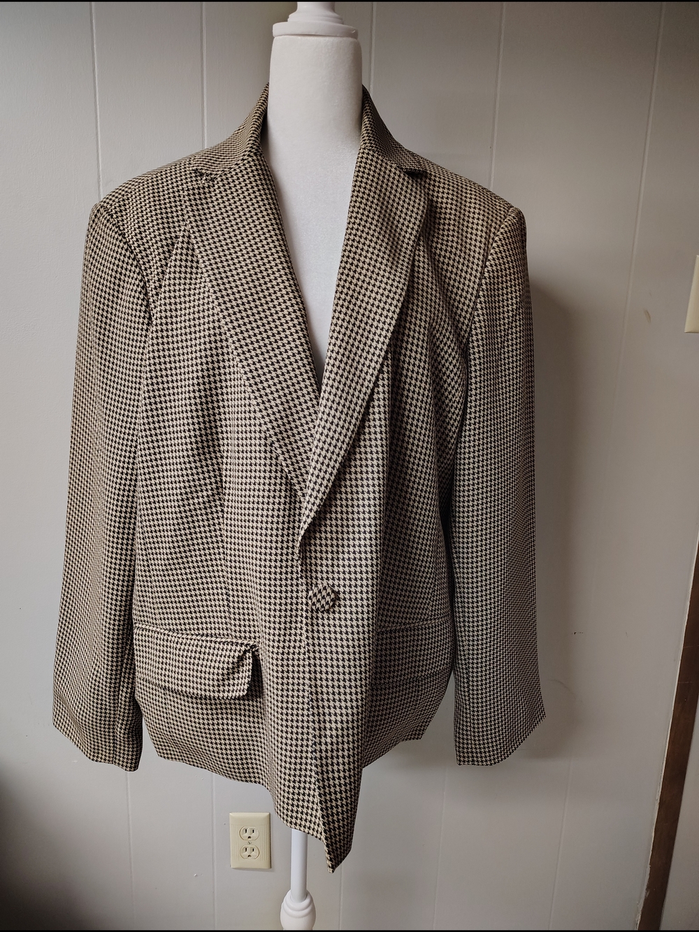 Classic MHoundstooth Blazer - Tan & Black
